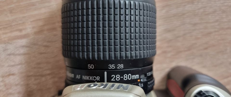 Nikon F60 analoge Spiegelreflexkamera & Objektiv Nikon AF 28-80mm in Duisburg