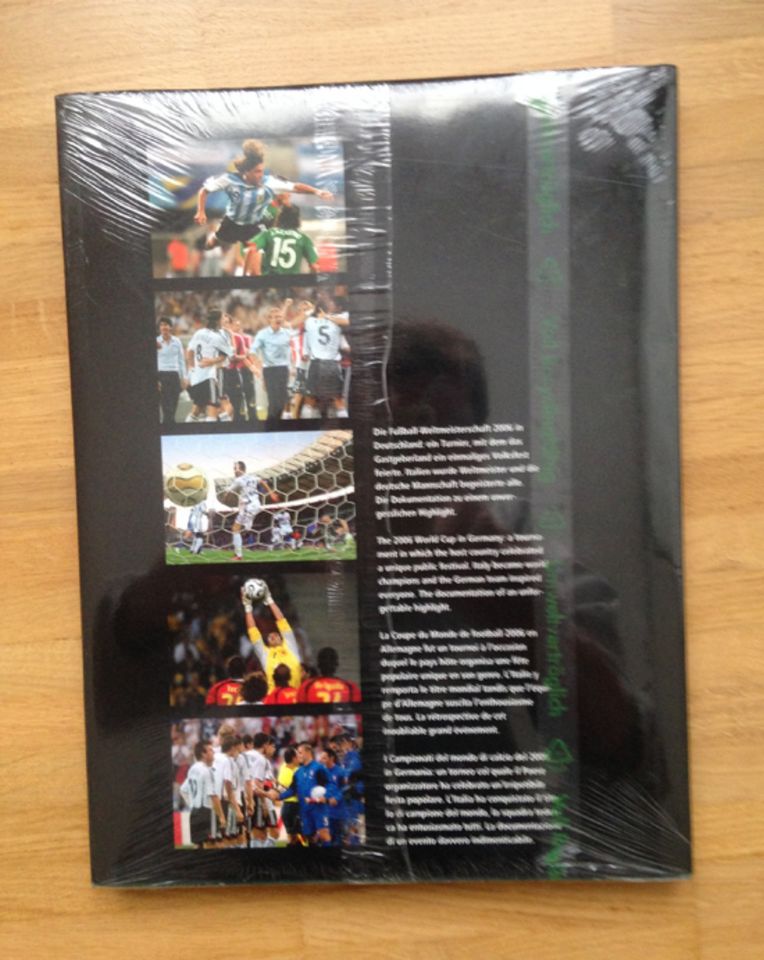 Sammler Fußball-Buch „World Cup Germany 2006“, OVP in Nürnberg (Mittelfr)