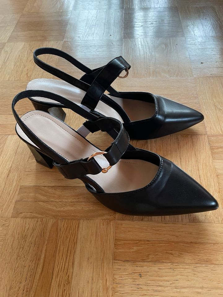 Elegante Schuhe NEU mit gepolsterten Fußbett in Gr. 40 schwarz in Berg im Gau