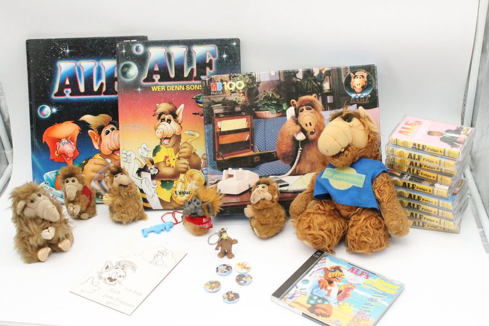 27x Alf Klemmfiguren Puzzle Bücher Kassetten Sammlung Alien 80er in Schrobenhausen