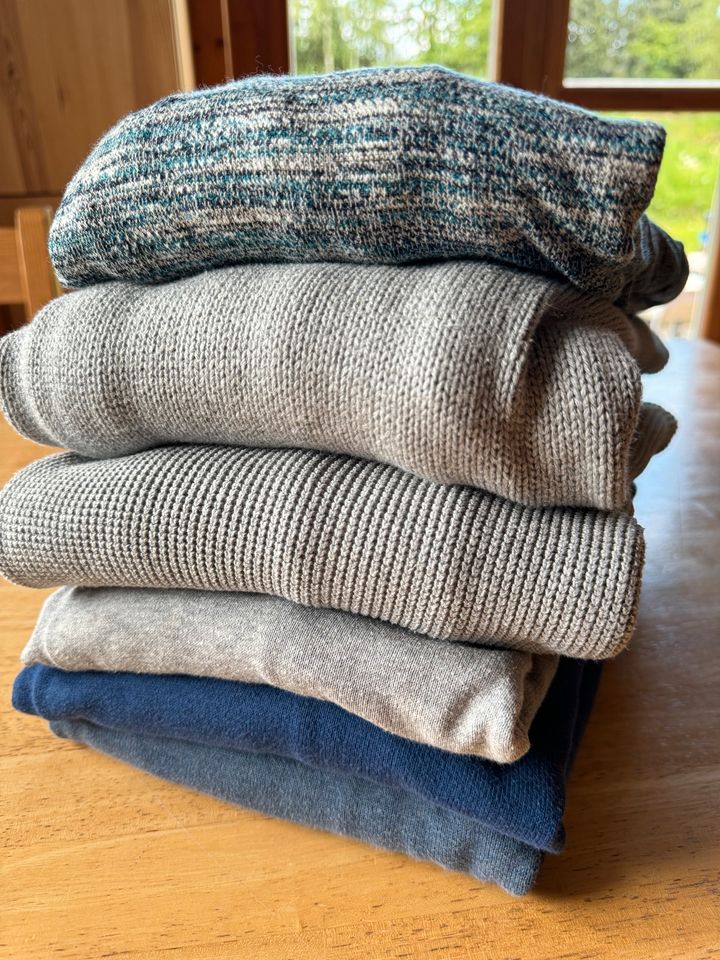 Marken Pullover, selten getragen, im Set, Mexx, Bench etc. in Dermbach