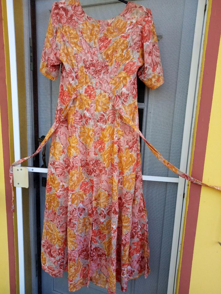 Frühlings Kleid edel ca Gr. 40/42 in Hohen Neuendorf