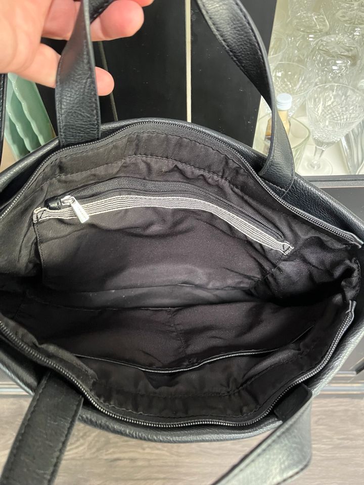 Esprit Handtasche schwarz in Biederitz