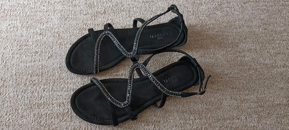 Sandalen Damen schwarz mit Steinen Größe 39 in Rogätz