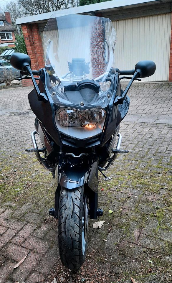 BMW F800GT mit BMW Tourenkoffer und Topcase in Hamburg