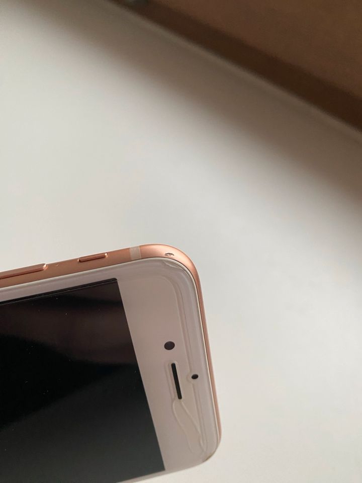 Apple iPhone 8 - 64 GB - Rose Gold weiß wie neu in Dresden