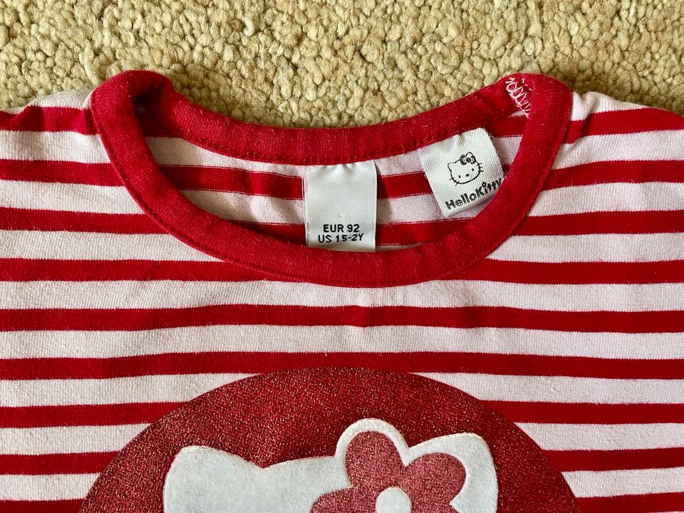 Original „HELLO KITTY“ Langarmshirt, rot-weiss geringelt, Gr. 92 in Herten