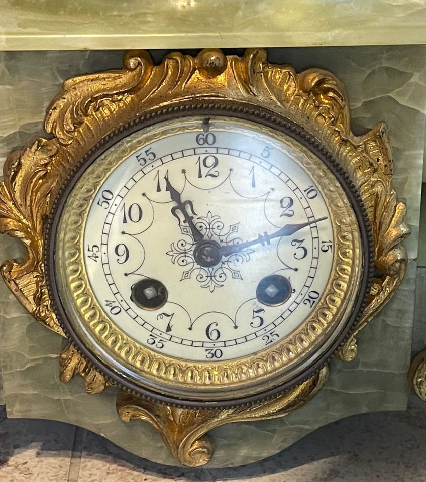 Antike französische Spelter & Onyx Uhr in Dietzenbach