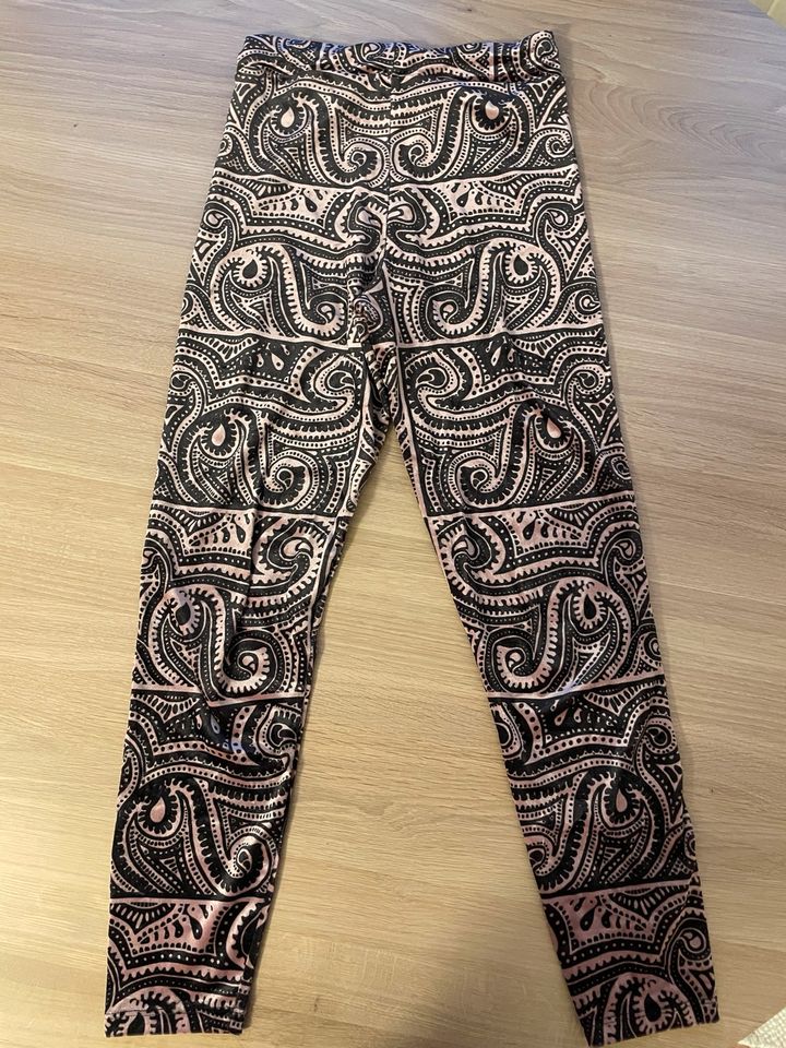 Leggings Yoga rosa schwarz S 36 Muster Ethno in Berlin