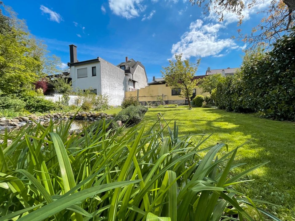 Budenheim: Gemütliches Haus mit sep. 2 Zi.-Wohnung im Anbau und herrlichem Gartenparadies in Budenheim