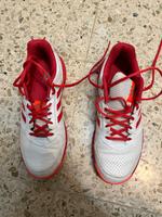 Rot-weiße Indoorsportschuhe, Größe 40 2/3 Bayern - Raubling Vorschau