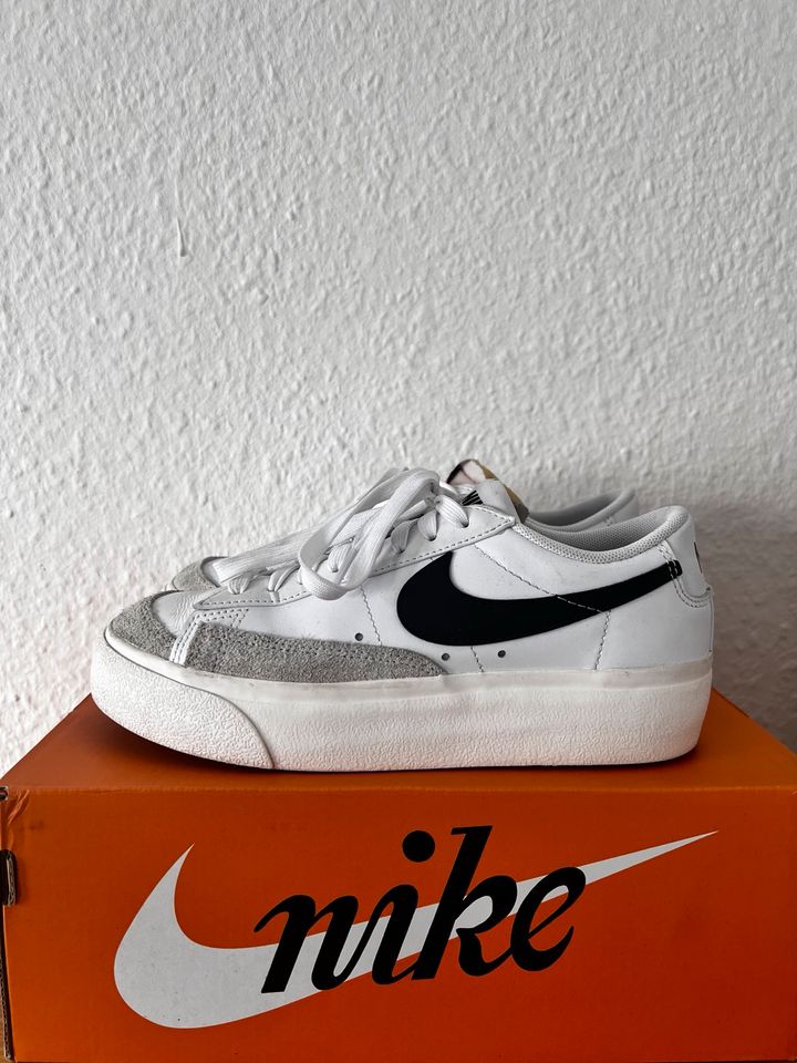 Nike Blazer Low Platform Sneaker 36,5 36 white/black in Hamburg