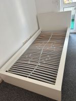 Das Bett mit Matratze zum Verkaufen Feldmoching-Hasenbergl - Feldmoching Vorschau
