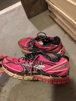 Brooks Laufschuhe 42 pink Hessen - Herbstein Vorschau