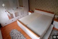 Schlafzimmer Kiefer Massivholz (Schrank+Bett+Nachttische) Niedersachsen - Langenhagen Vorschau