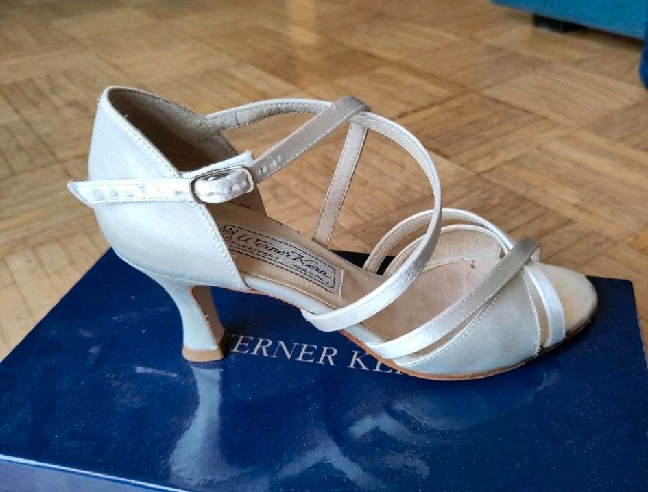 Werner Kern Tanzschuhe Brautschuhe Satin weiß Gr. 4 (37-38) in Hamburg