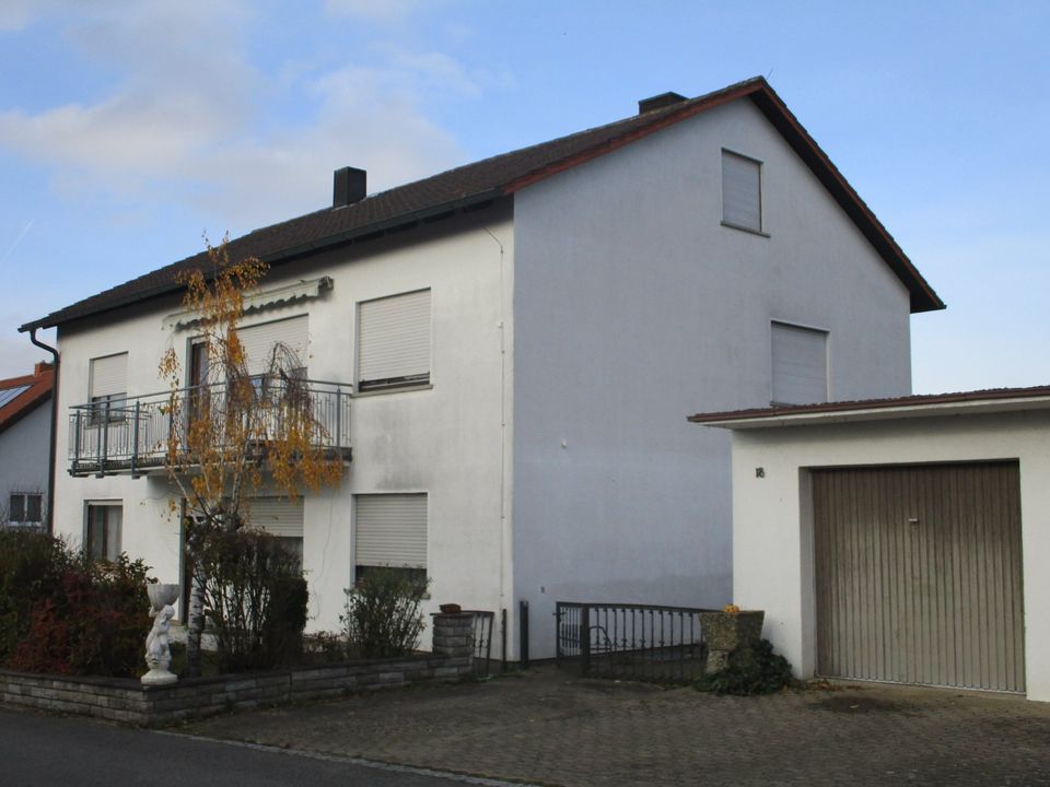 Zweifamilienhaus mit viel Platz und Möglichkeiten in Haßfurt