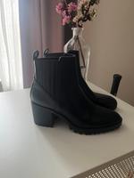 Zara Basic Stiefeletten Gr: 38 NEU schwarz Schuhe Bayern - Ergoldsbach Vorschau
