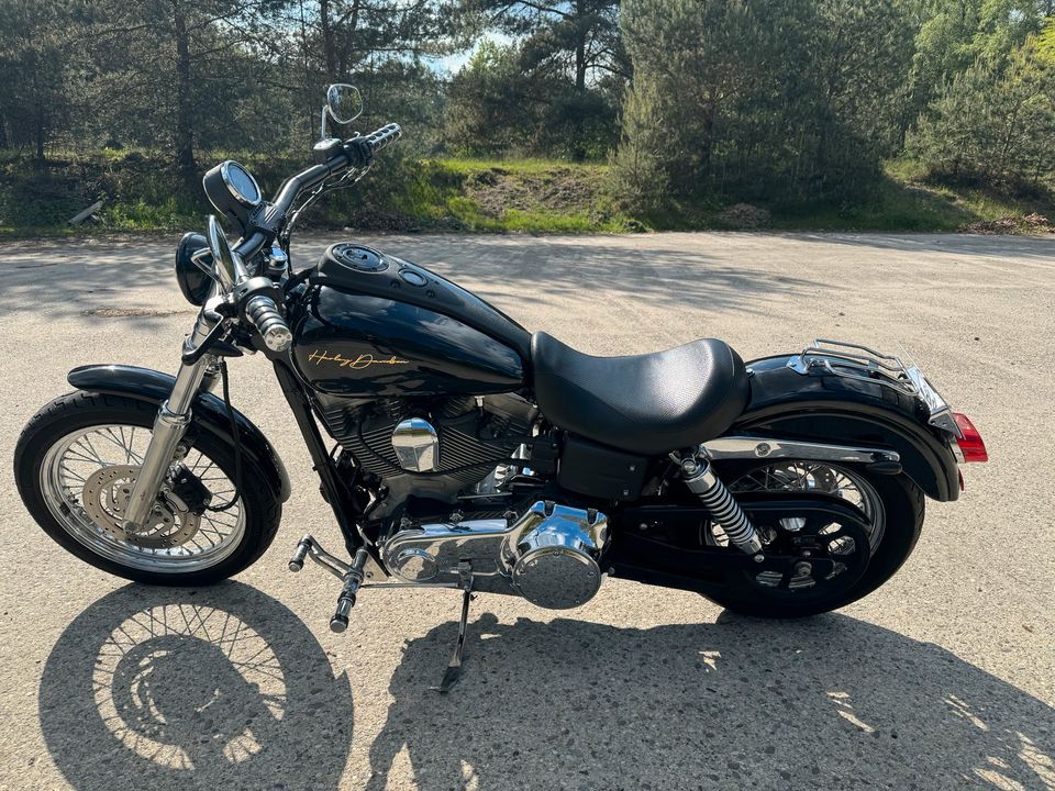 Schöne Harley Dyna Glide FD1,Erstzul.2004 mit 37000 km und Tüv in Paderborn