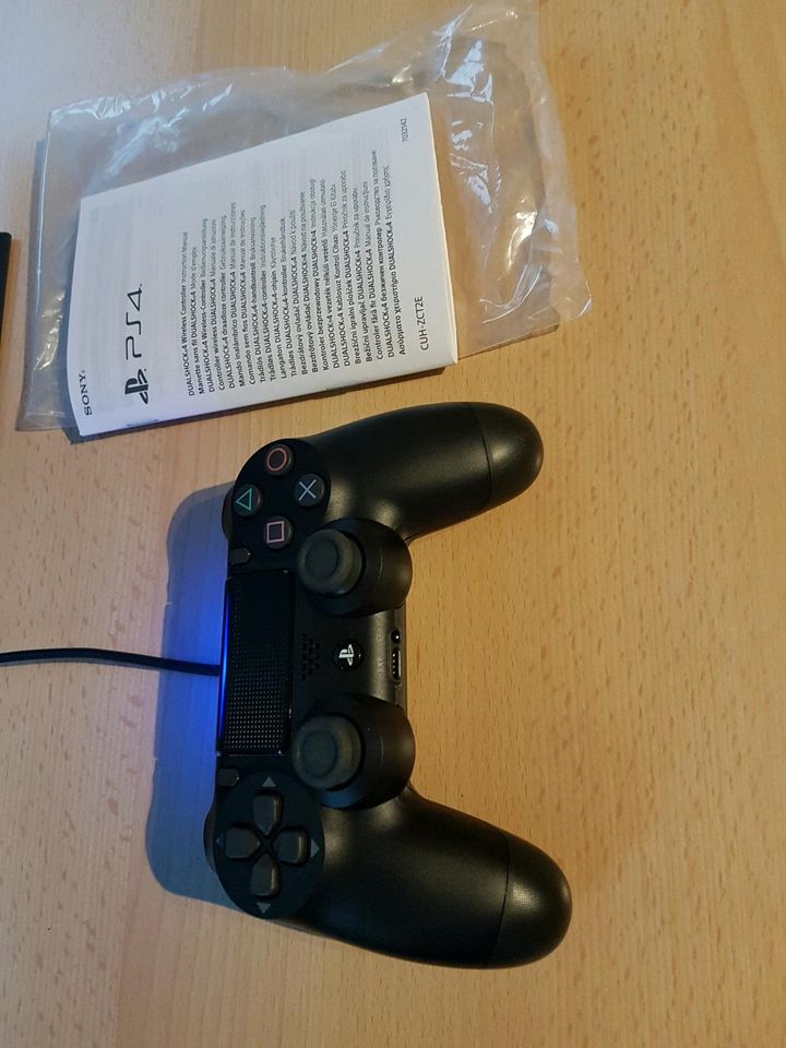 Sony PS 4 PRO 1TB in Beckum