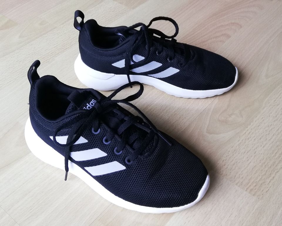 Adidas Turnschuhe Schuhe Kinder Sport Sneakers in Sachsen-Anhalt -  Altenhausen | Gebrauchte Kinderschuhe Größe 33 kaufen | eBay Kleinanzeigen  ist jetzt Kleinanzeigen