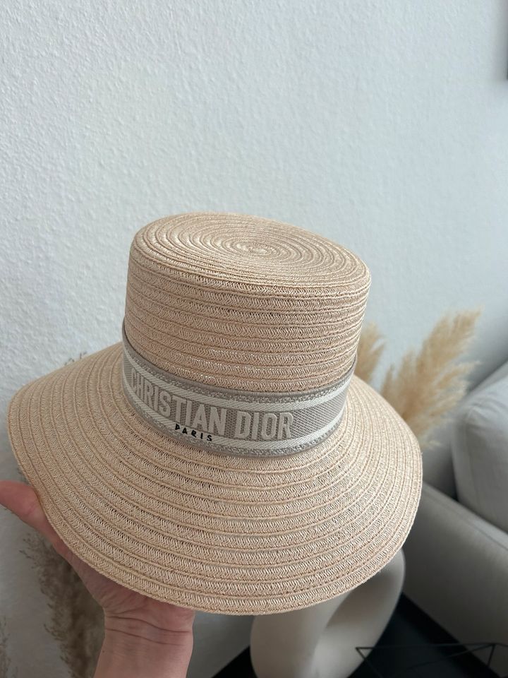 Dior-D-Bobby Hut mit breiter Krempe beige in München