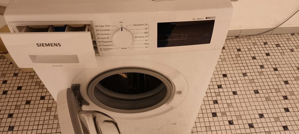 Waschmaschine SIEMENS IQ300, 7KG - super Zustand, in Wiesbaden