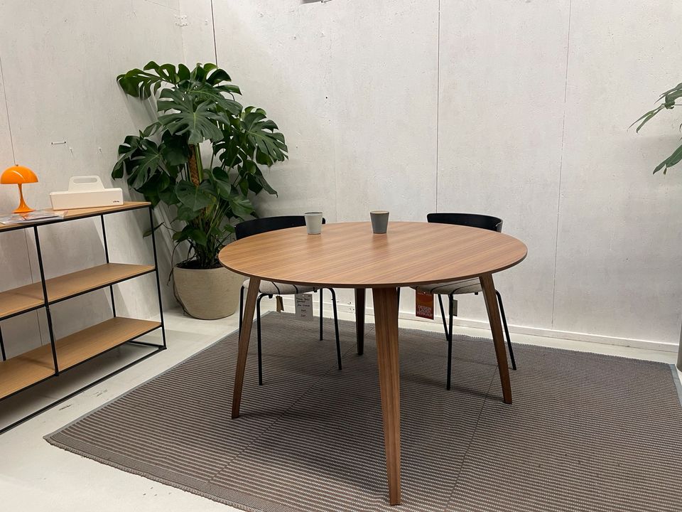 Gubi Dining Table rund Esstisch Ø120cm Walnuss in Aachen