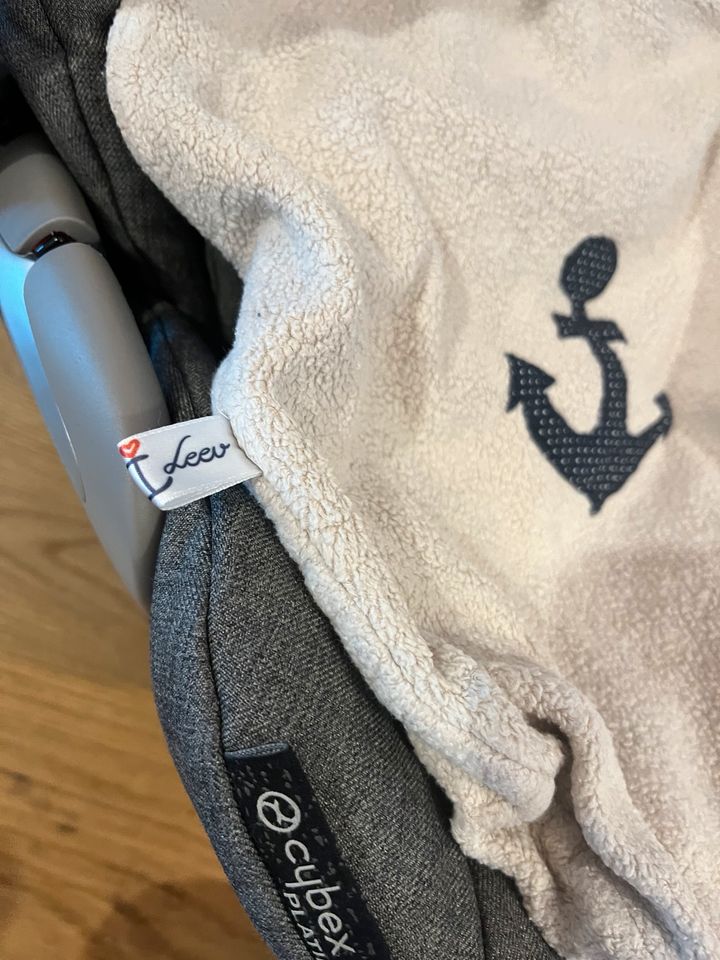 CYBEX Cloud Z i-Size Babyschale + Einschlagdecke in Schinkel