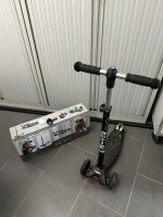 Micro Maxi Roller mit T-Lenker und Knauf/Stick schwarz Kickboard Düsseldorf - Pempelfort Vorschau