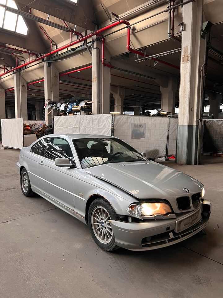 BMW E46 coupé ci 323CI schlachtfest 323i teile silber leder rot in Kirchheim unter Teck