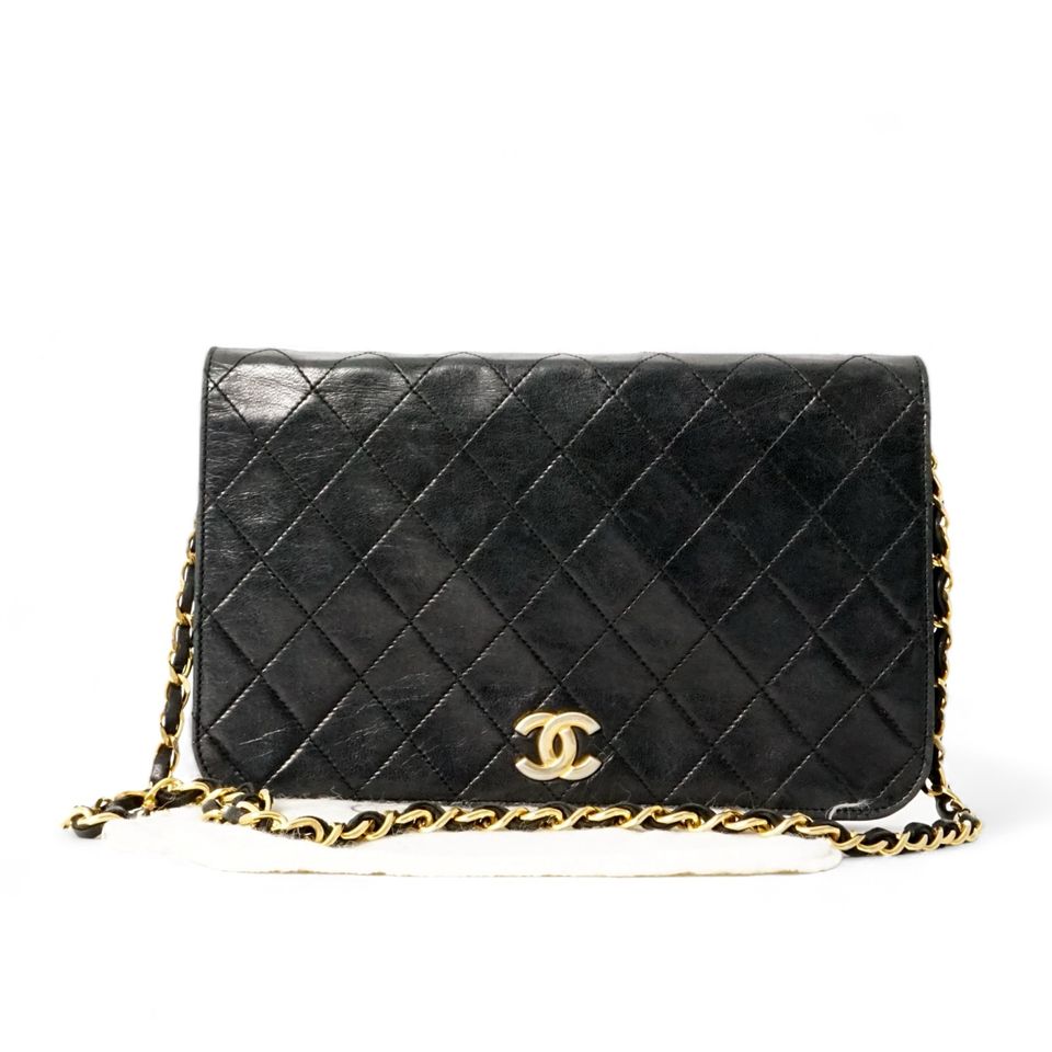 Chanel Timeless Single Flap Bag Black Lambskin Schultertasche in Hemau