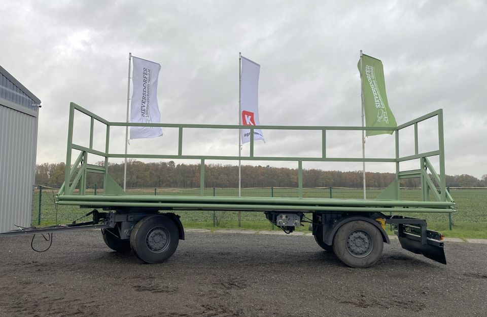 Wechselbrückenchassis mit Ballentransportaufbau BTA-R 8200 in Neustadt (Dosse)