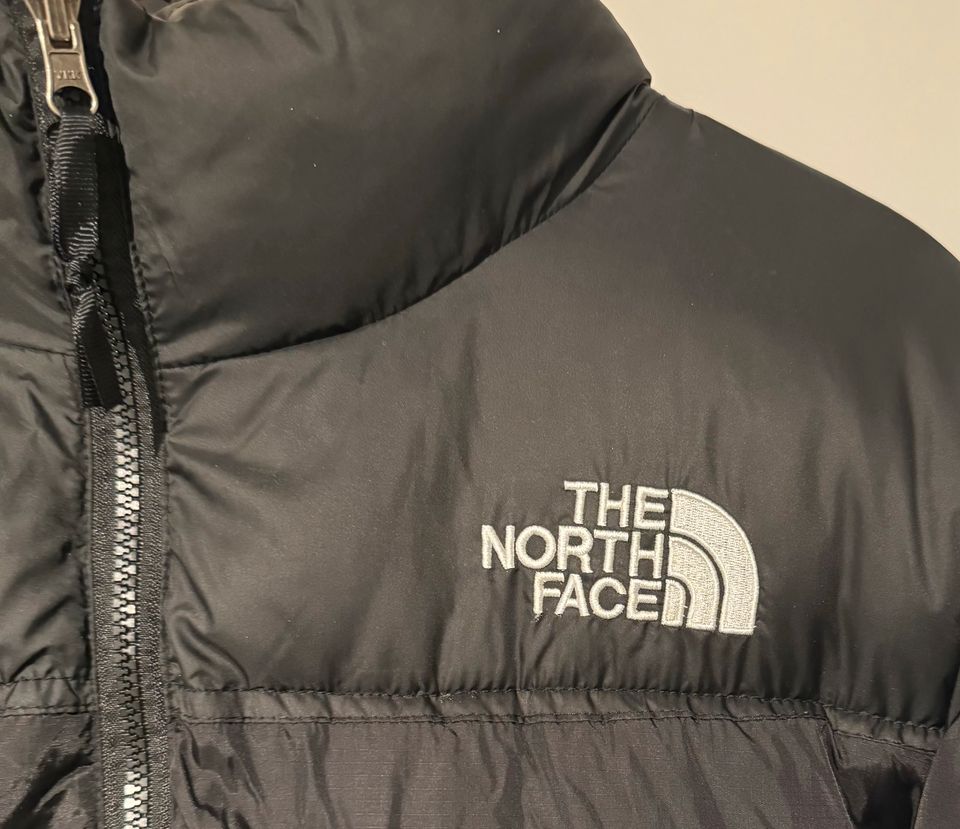 North Face Winterjacke nuptse 700 in Gießen