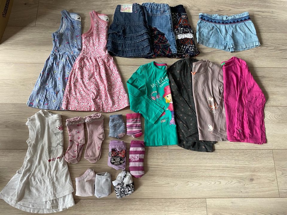 Kleiderpaket Gr. 104 H&M zara palomino in Pforzheim