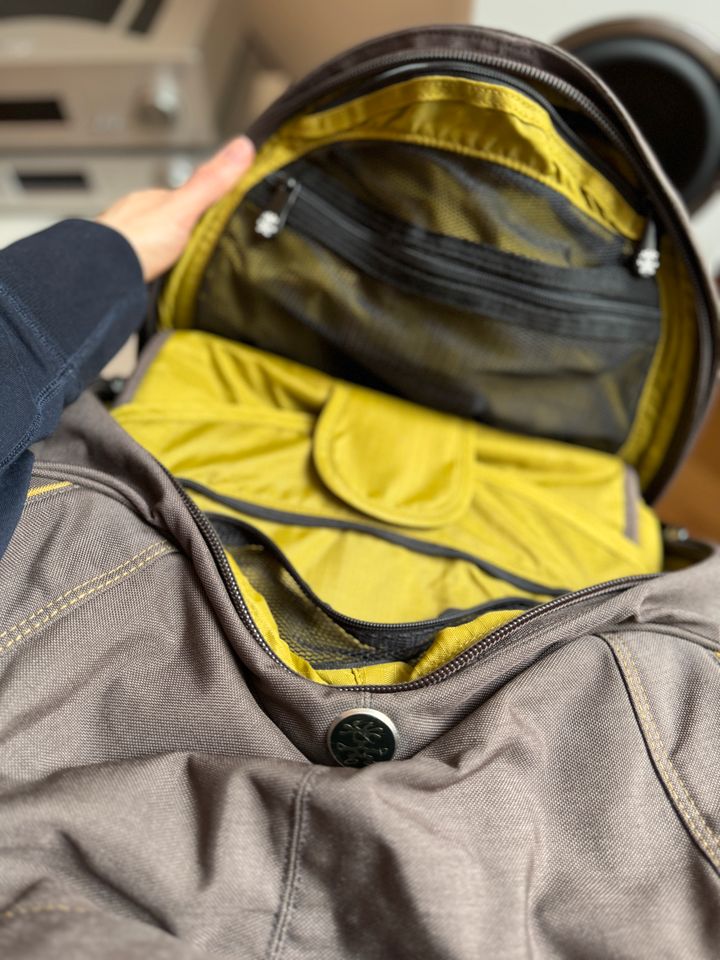 Super praktischer und cooler Crumpler Rucksack mit 17"-Laptopfach in München