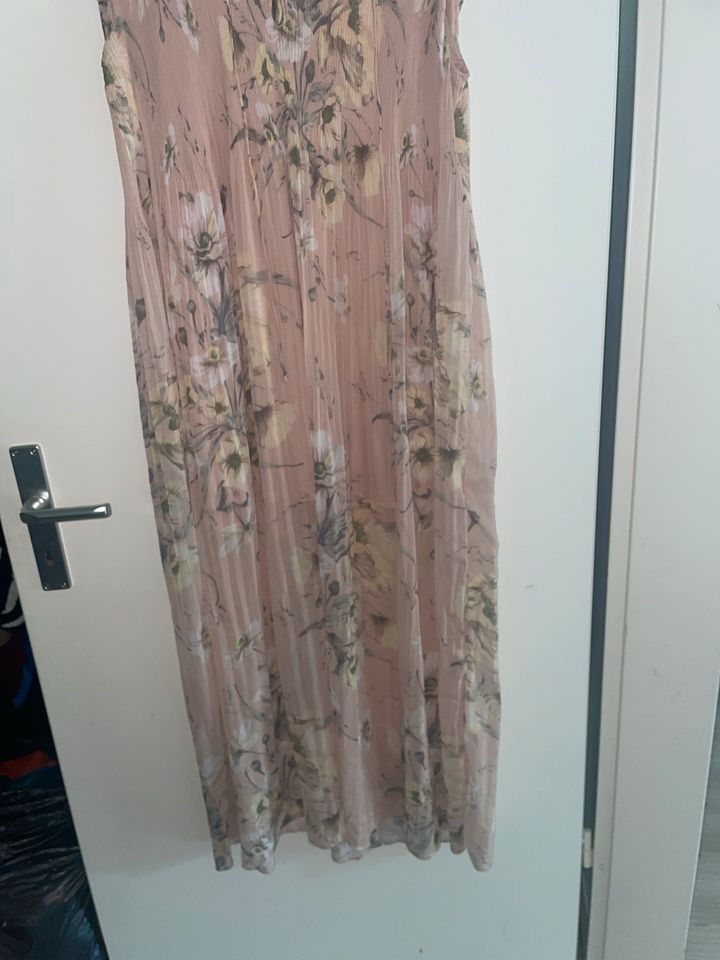 Absolut schönes langes Kleid von H&M in Dorsten