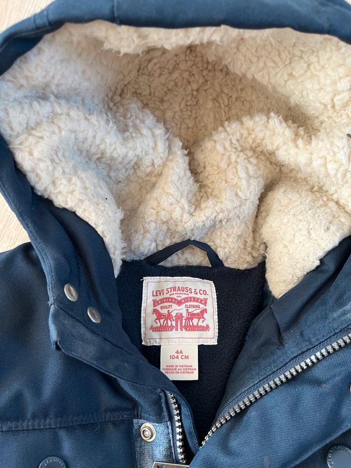 Winterjacke von Levi’s fast neu, sehr warm in Berlin