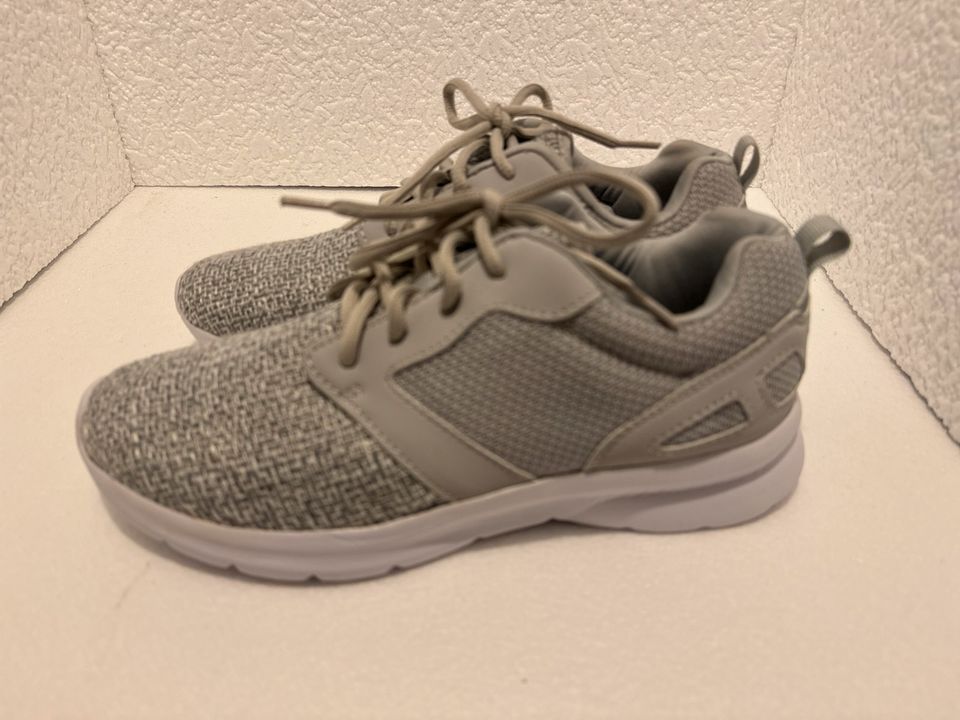 Damen Sneaker Größe 39 NEU! in Kulpin