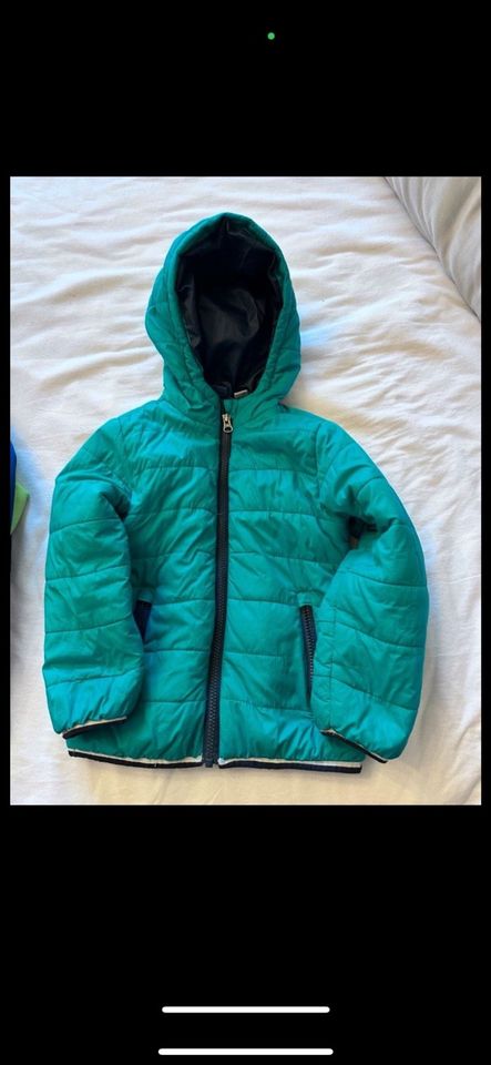 Softshell Jacke und wattierte Steppjacke Gr. 104/110 in Merzenich