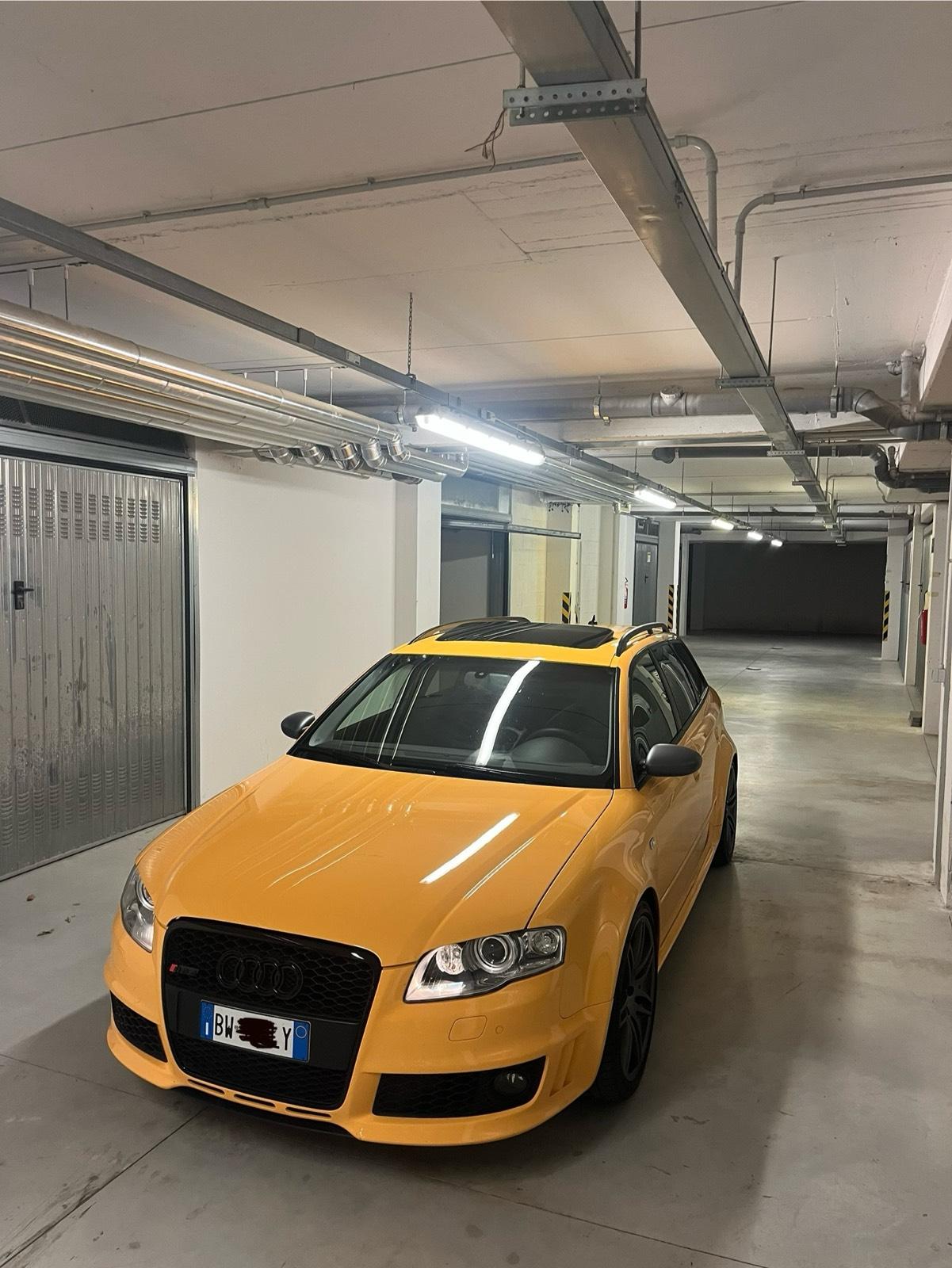Abbildung des Autos Rs4 B7 imolajelb Original