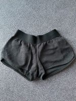 schwarze Damen Shorts von Adidas Nordrhein-Westfalen - Grevenbroich Vorschau