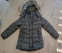 Winterjacke mit abnehmbarer Kapuze Gr. 140 Hessen - Kirchhain Vorschau