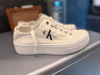 Damen sneaker plateau Calvin Klein turnschuhe Niedersachsen - Salzgitter Vorschau