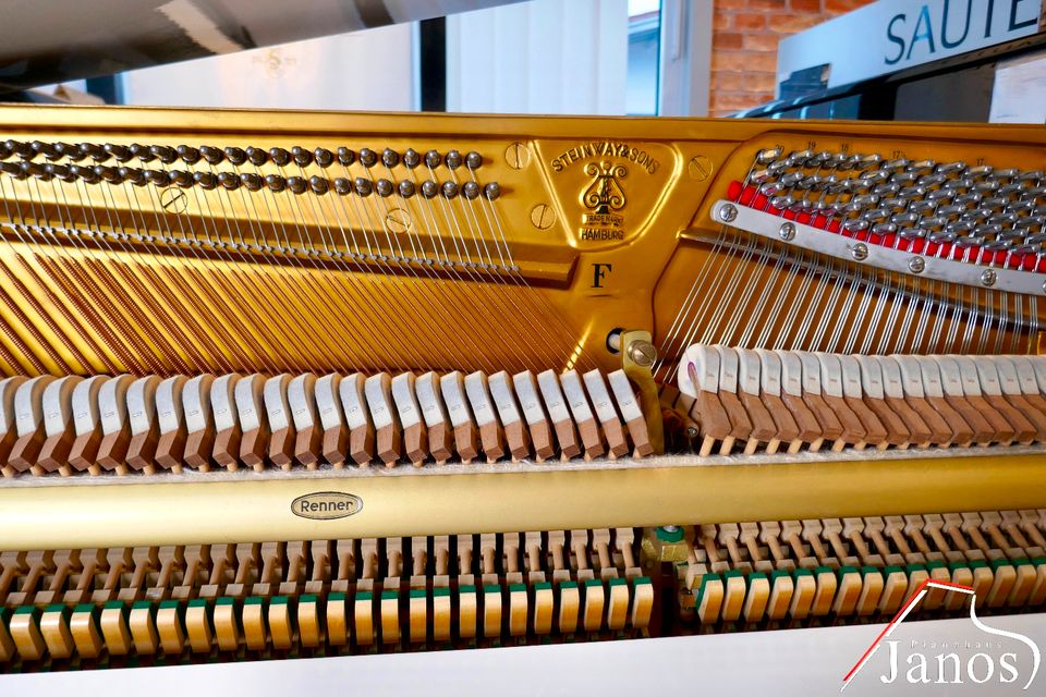 Steinway & Sons Klavier ✱ Modell F-104 ✱ Hamburger Produktion in Königsbrunn