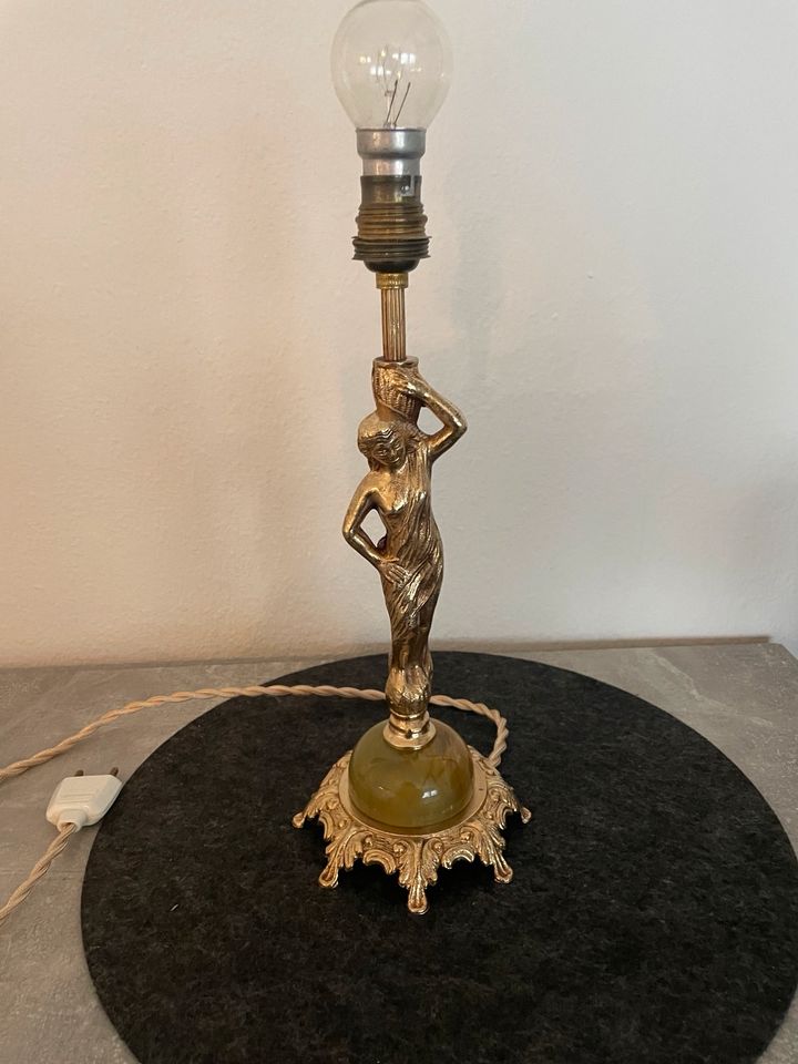 Alte Tischlampe Figurenlampe Frau Messing Bajonetsockel Frankreic in Saarbrücken