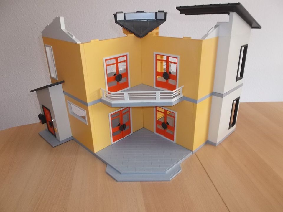 Playmobil modernes Wohnhaus City Life 9266 + Einrichtung in Swisttal