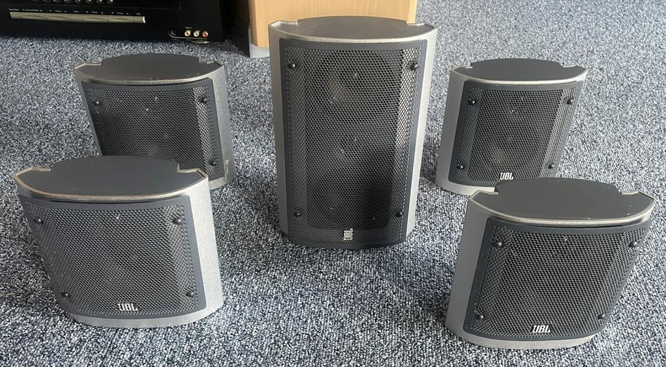 Heimkino Harman Kardon Receiver AVR 1550, DVD Player DVD 21, JBL in Porta Westfalica