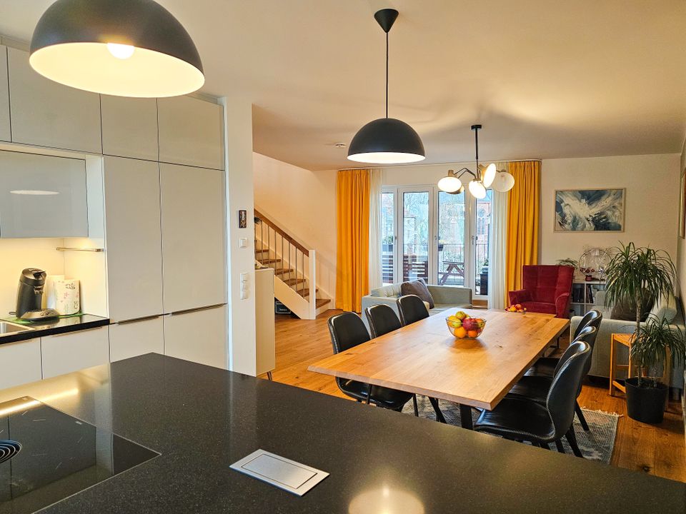 Bezugsfrei auf 2 Etagen! | 6 Zimmer | 2 Südbalkone | Luxus-Küche | TG Stellplatz | Fernwärme in Leipzig