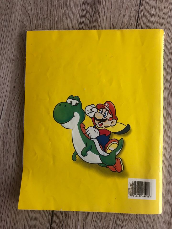 Nintendo Super Mario World der offizielle Spieleberater in Weiden (Oberpfalz)